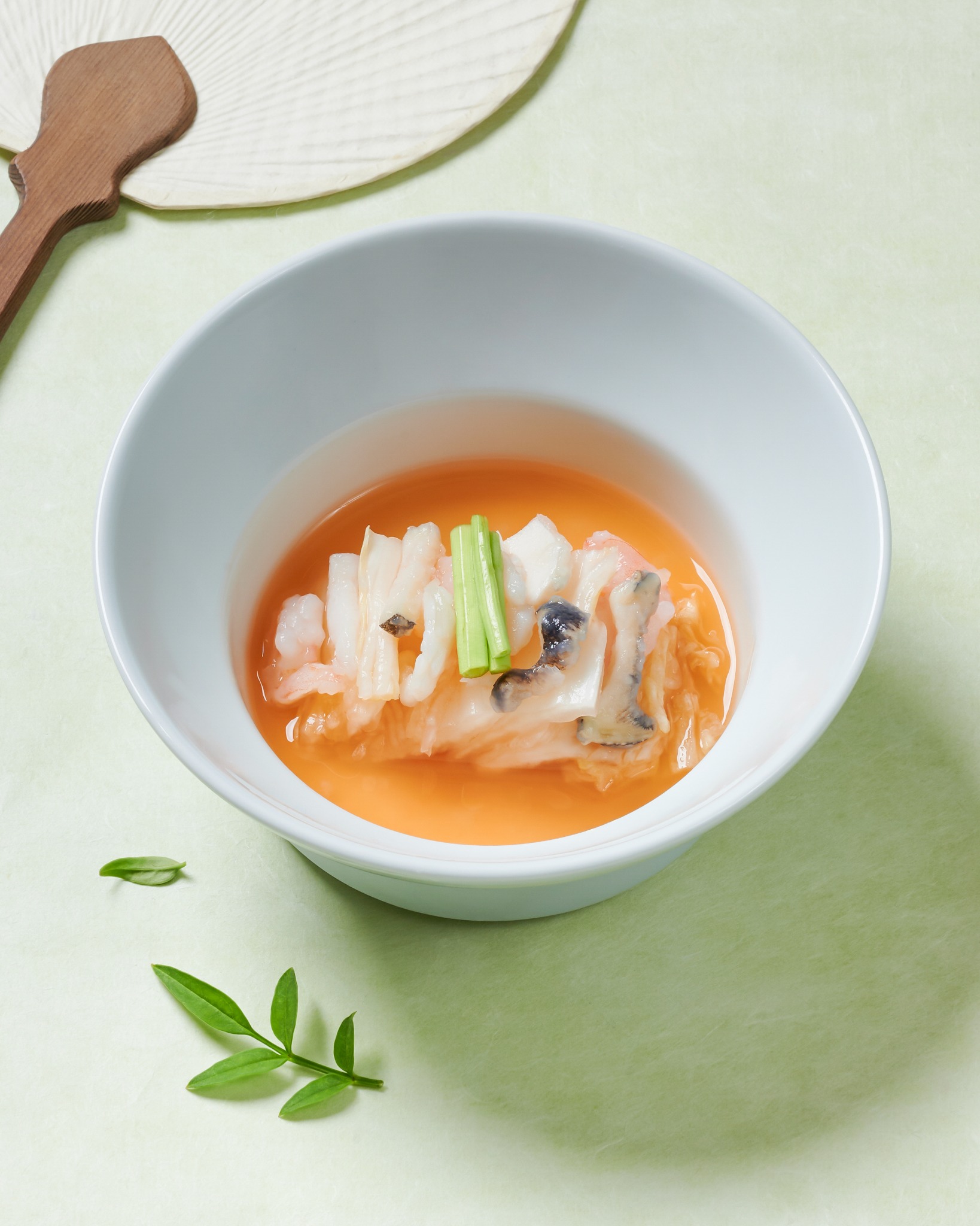 以海鮮與時蔬呈現層次的宮廷料理
